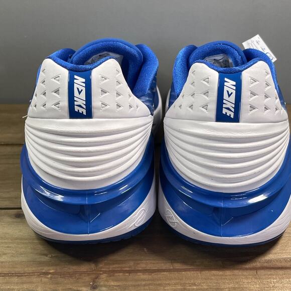 Athletic_Shoes